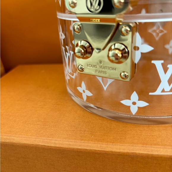 Louis Vuitton Scott Box Bag 4Sale Sold Out everywhere Asking $1,050  Paid $1224 - Picture 5 of 7